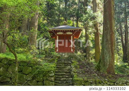 奈良 新緑が美しい室生寺 修円僧都廟 奈良 新緑が美しい室生寺 修円僧都廟 114333102
