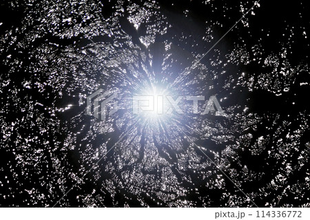 宇宙空間のワープをイメージした背景素材（ワームホール ・ブラックホールのイメージ） 114336772