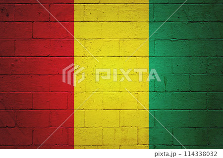 Flag of Guinea painted on a wall 114338032