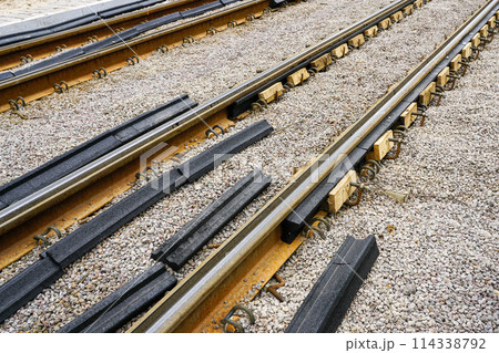 Attaching polyurethane pads to new tram rails to reduce vibration and noise emissions Attaching polyurethane pads to new tram rails to reduce vibration and noise emissions 114338792