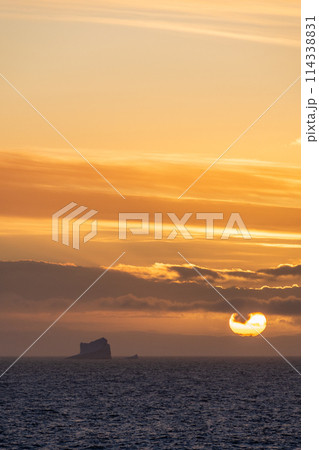 Antarctic sunset in the Bransfield strait Antarctic sunset in the Bransfield strait 114338831