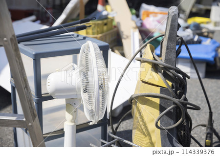 粗大ごみ　廃棄イメージ 114339376