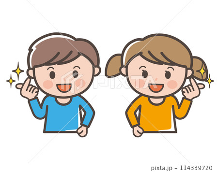 キュンですポーズをする男の子と女の子の上半身イラスト（小学生、幼児、子供） 114339720