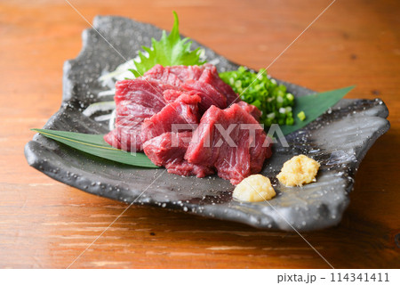 新鮮な馬刺し 114341411