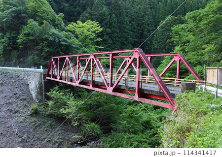 酷道(国道)418号と湯谷橋(岐阜県八百津町) 酷道(国道)418号と湯谷橋(岐阜県八百津町) 114341417