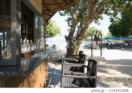 プールサイドバー 114341806