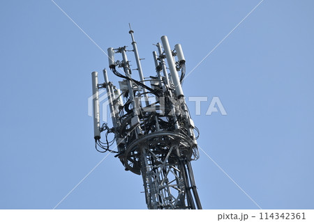 通信イメージ(電波塔:基地局) 通信イメージ(電波塔:基地局) 114342361