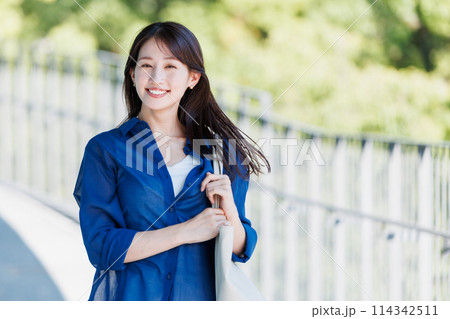 若い女性 ビジネスウーマンのポートレート 若い女性 ビジネスウーマンのポートレート 114342511