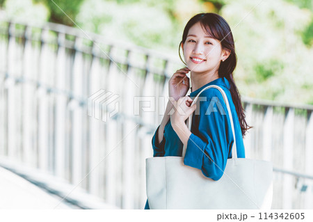 若い女性 ビジネスウーマンのポートレート 114342605