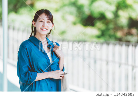 若い女性 ビジネスウーマンのポートレート 114342608