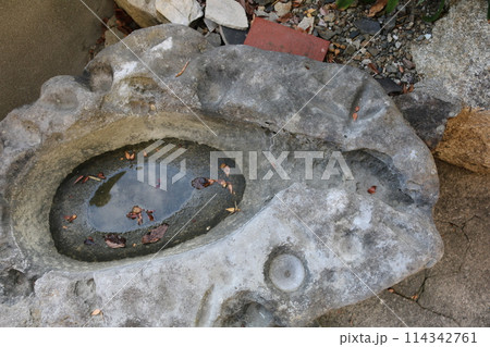 盃状穴棒状穴手洗い鉢 盃状穴棒状穴手洗い鉢 114342761