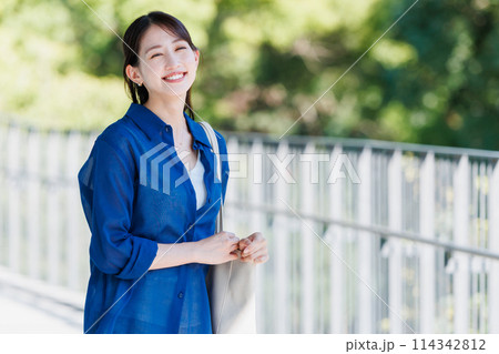 若い女性 ビジネスウーマンのポートレート 若い女性 ビジネスウーマンのポートレート 114342812