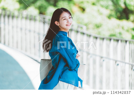 若い女性 ビジネスウーマンのポートレート 若い女性 ビジネスウーマンのポートレート 114342837