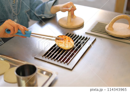 草加せんべい手焼き体験 草加せんべい手焼き体験 114343965