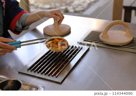 草加せんべい手焼き体験 114344090