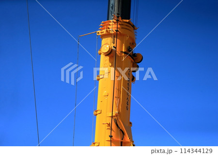 オールテレーンクレーン（自走式クレーン） 114344129