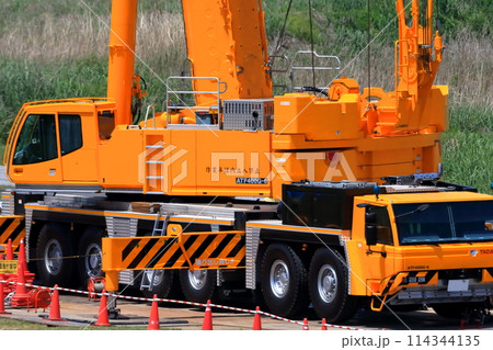 オールテレーンクレーン(自走式クレーン) オールテレーンクレーン(自走式クレーン) 114344135