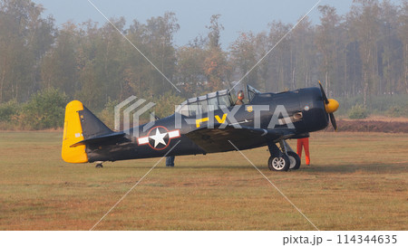 ノースアメリカンT-6Gテキサン駐機 ノースアメリカンT-6Gテキサン駐機 114344635