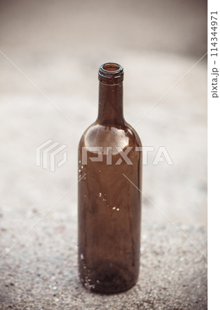 wine bottle outdoor 114344971