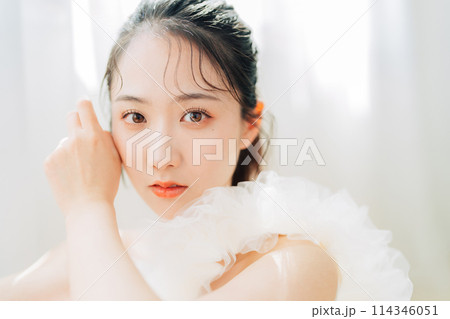 若い女性のビューティーイメージ 114346051