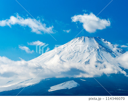 冬の富士山 山中湖側展望台からの景色 冬の富士山 山中湖側展望台からの景色 114346070
