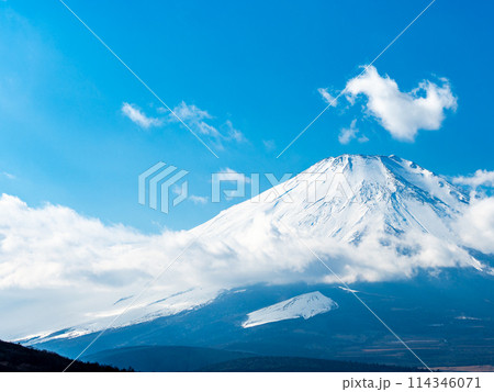 冬の富士山　山中湖側展望台からの景色 114346071