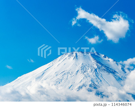 冬の富士山　山中湖側展望台からの景色 114346074