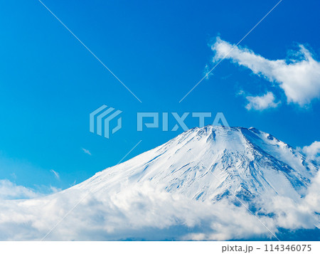 冬の富士山　山中湖側展望台からの景色 114346075