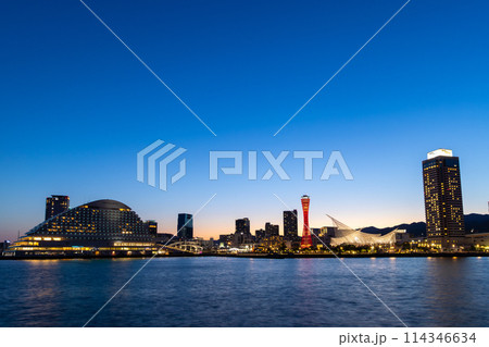 新港第一突堤から見た神戸港の夜景　神戸市中央区にて 114346634