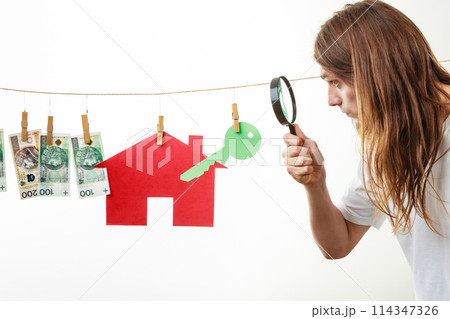Man seller with money and house Man seller with money and house 114347326