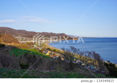 町内某所から見る豊浦町の街並み 114349925