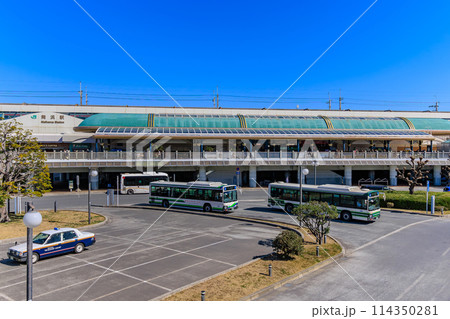 千葉県　浦安市舞浜の都市風景（JR舞浜駅） 114350281