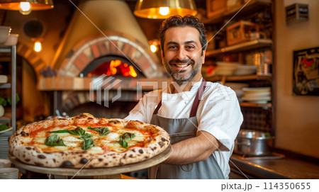 モダンなレストランのキッチンで集中したシェフとそのチーム。レストラン・料理のイメージ。 114350655