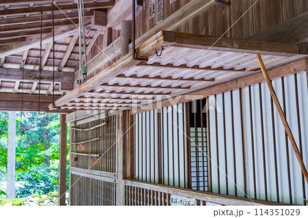 古い寺社の蔀戸 古い寺社の蔀戸 114351029