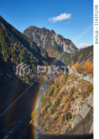 富山県　黒部ダムから見た黒部別山 114351246