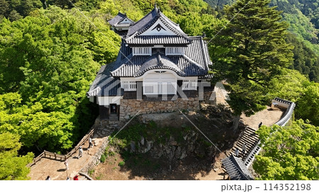 天空の山城【備中松山城】ドローン空撮_BTM_No16 天空の山城【備中松山城】ドローン空撮_BTM_No16 114352198