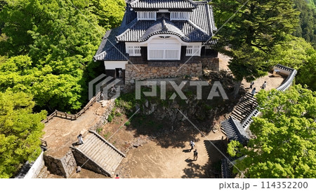 天空の山城【備中松山城】ドローン空撮_BTM_No17 114352200