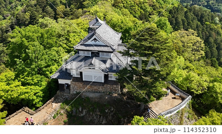 天空の山城【備中松山城】ドローン空撮_BTM_No20 天空の山城【備中松山城】ドローン空撮_BTM_No20 114352310