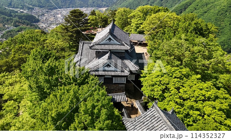 天空の山城【備中松山城】ドローン空撮_BTM_No29 114352327