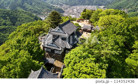 天空の山城【備中松山城】ドローン空撮_BTM_No32 天空の山城【備中松山城】ドローン空撮_BTM_No32 114352436