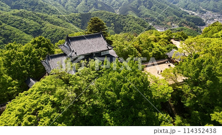 天空の山城【備中松山城】ドローン空撮_BTM_No34 114352438