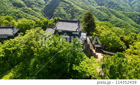 天空の山城【備中松山城】ドローン空撮_BTM_No35 114352439