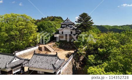 天空の山城【備中松山城】ドローン空撮_BTM_No55 天空の山城【備中松山城】ドローン空撮_BTM_No55 114352728