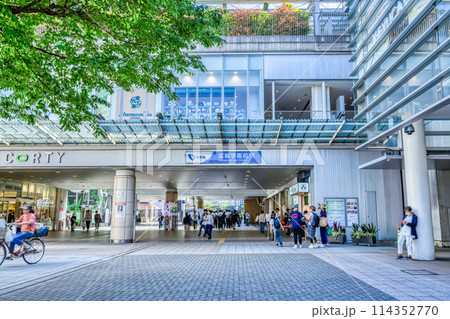 東京都世田谷区の都市風景 成城学園前駅 東京都世田谷区の都市風景 成城学園前駅 114352770