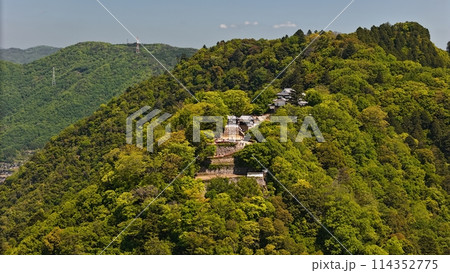 天空の山城【備中松山城】ドローン空撮_BTM_No64 天空の山城【備中松山城】ドローン空撮_BTM_No64 114352775