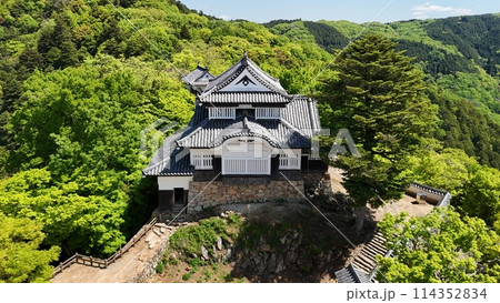 天空の山城【備中松山城】ドローン空撮_BTM_No74 天空の山城【備中松山城】ドローン空撮_BTM_No74 114352834