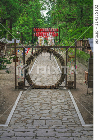仙台 大崎八幡宮 参道の茅の輪 仙台 大崎八幡宮 参道の茅の輪 114355102