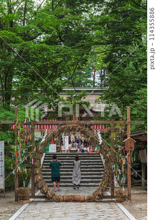 仙台 大崎八幡宮の夏景色 参道の茅の輪 114355886