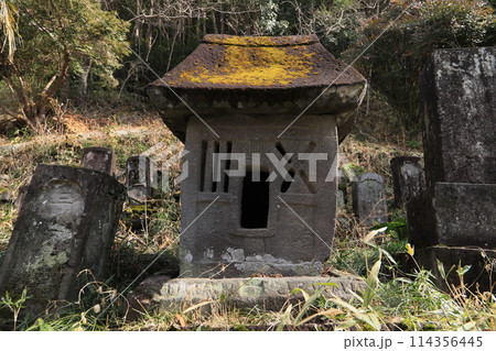 飯塚大学の石堂 飯塚大学の石堂 114356445