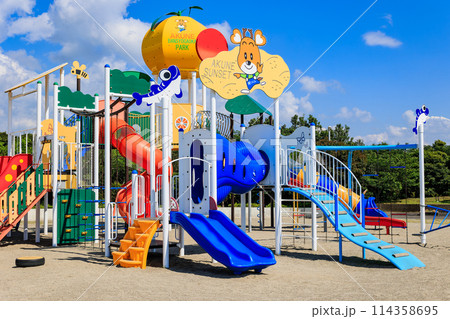 番所丘公園　ちびっこ広場のアスレチック遊具 114358695